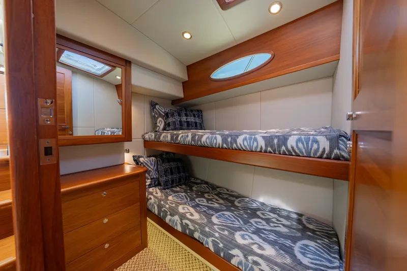 Slide: The Image of Palm Beach 55 Sedan 2019 - 14