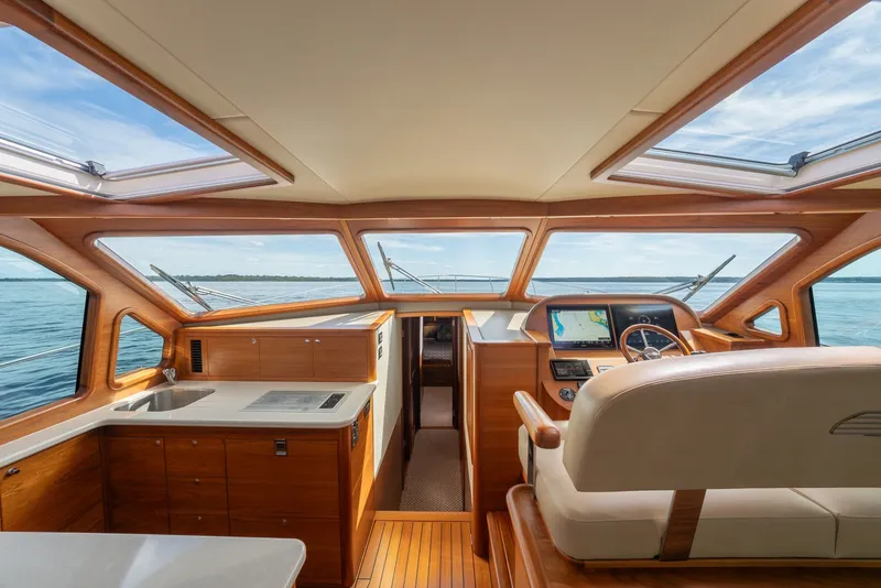 Slide: The Image of Palm Beach 55 Sedan 2019 - 7
