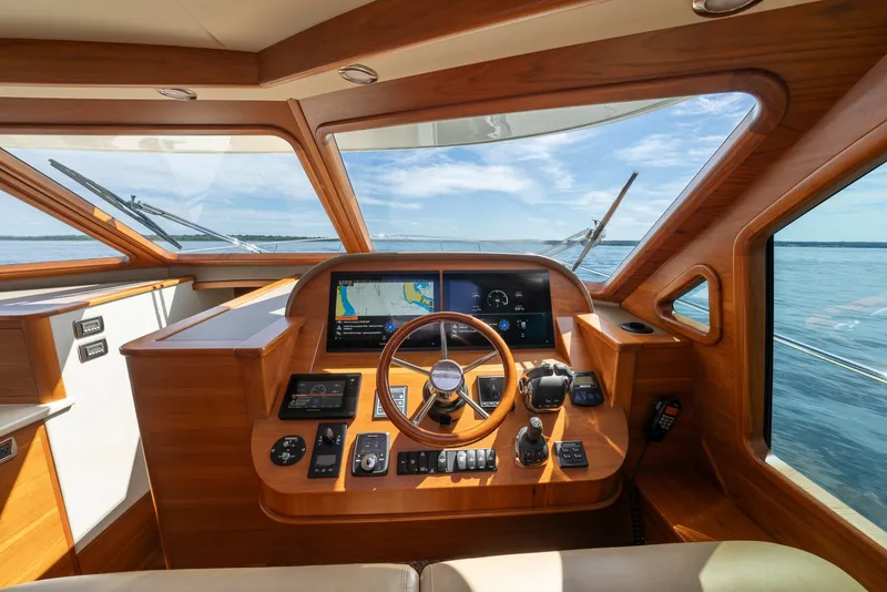 Slide: The Image of Palm Beach 55 Sedan 2019 - 8