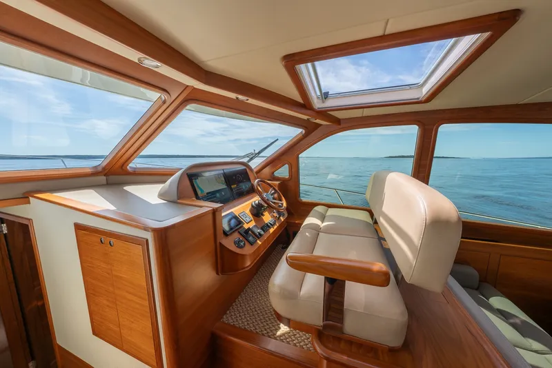 Slide: The Image of Palm Beach 55 Sedan 2019 - 10