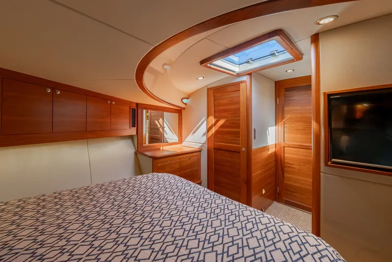 Slide: The Image of Palm Beach 55 Sedan 2019 - 18