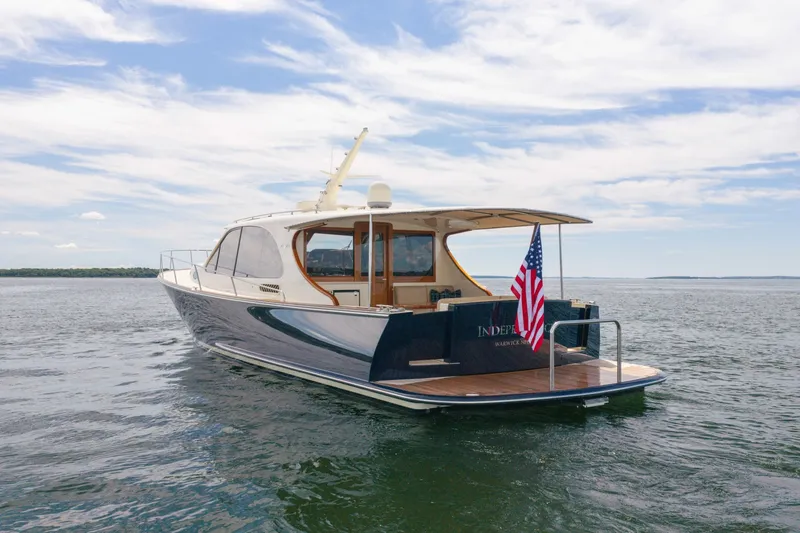 Slide: The Image of Palm Beach 55 Sedan 2019 - 28
