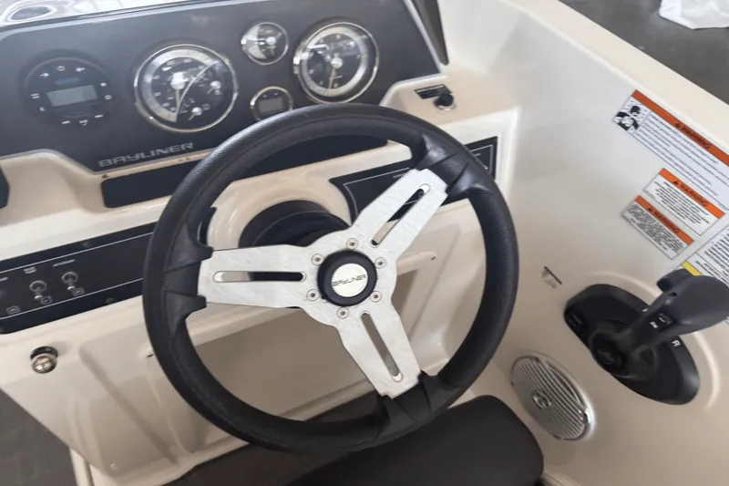 Slide: The Image of Bayliner DX2000 2022 - 11