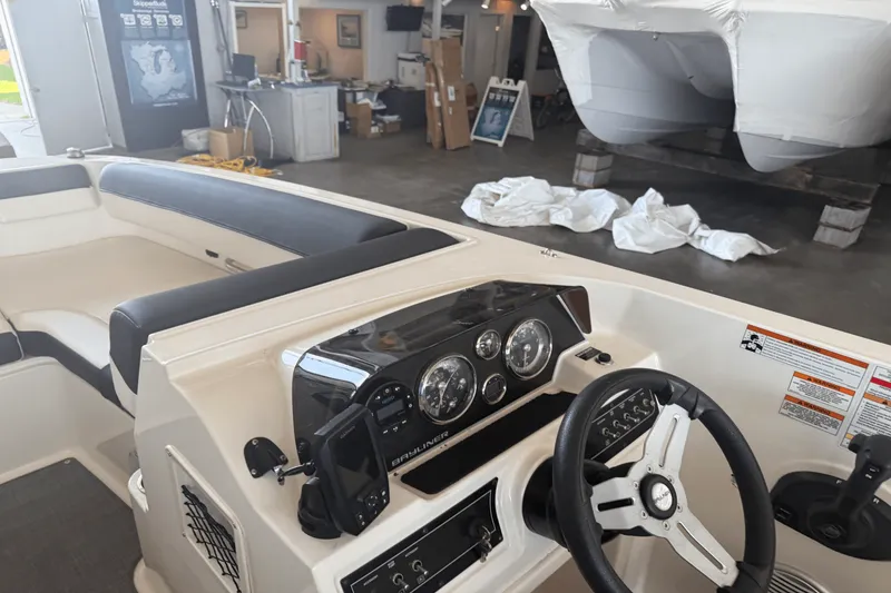 Slide: The Image of Bayliner DX2000 2022 - 14