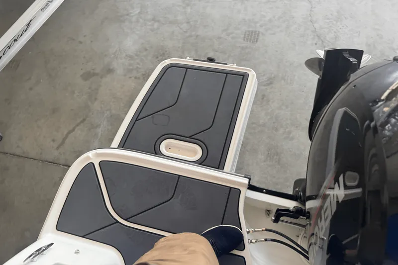 Slide: The Image of Bayliner DX2000 2022 - 26