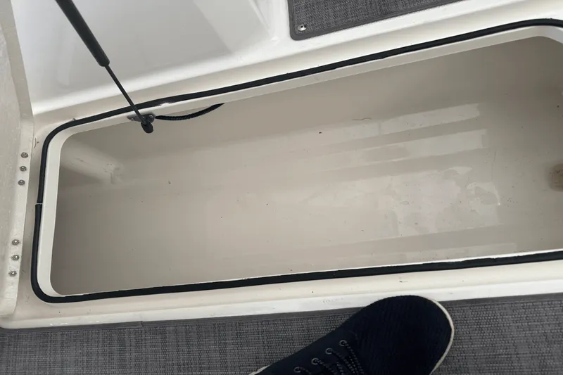 Slide: The Image of Bayliner DX2000 2022 - 5