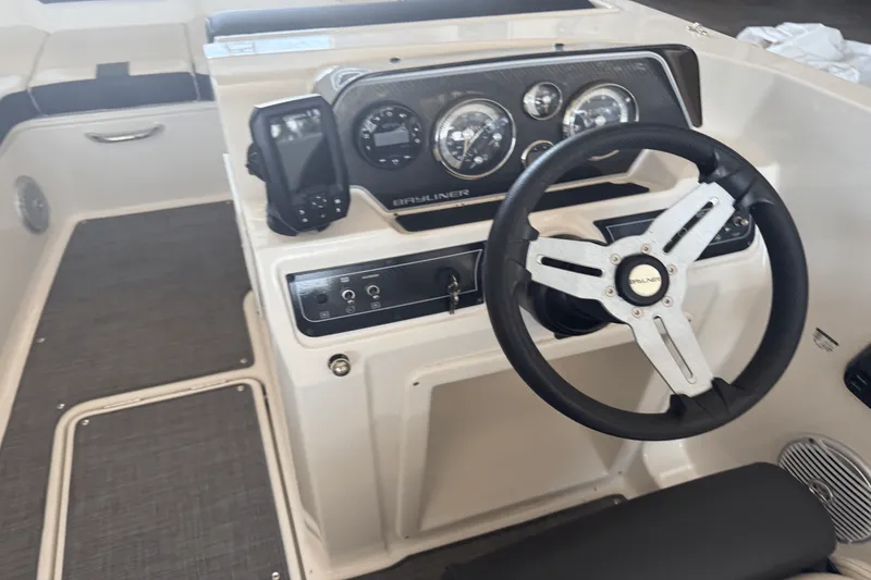 Slide: The Image of Bayliner DX2000 2022 - 9