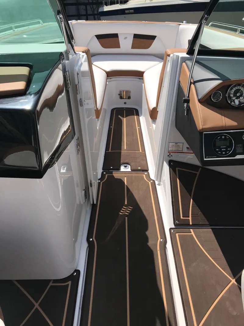 Slide: The Image of Interior of a 2019 Four Winns HD270 boat with luxurious design. - 16