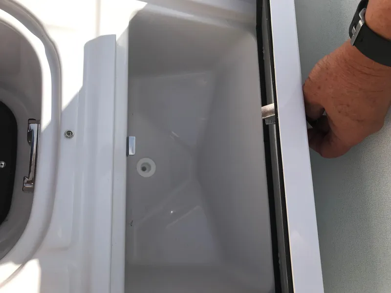 Slide: The Image of Interior of a 2019 Four Winns HD270 boat. - 20