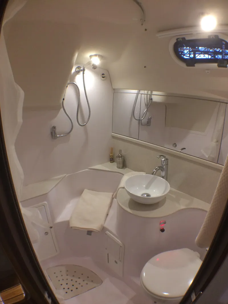 Slide: The Image of Catalina 355 Head - 24