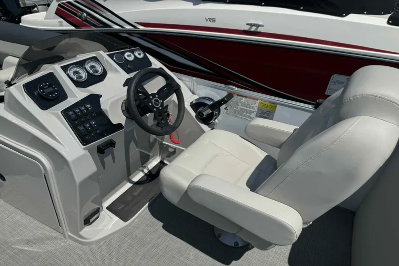 Slide: The Image of Sun Chaser GENEVA 24LRDH 2023 - 10