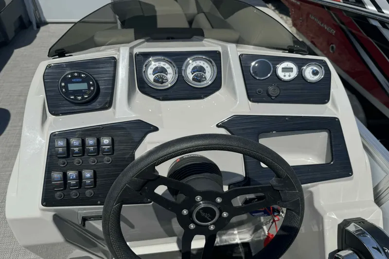 Slide: The Image of Sun Chaser GENEVA 24LRDH 2023 - 14