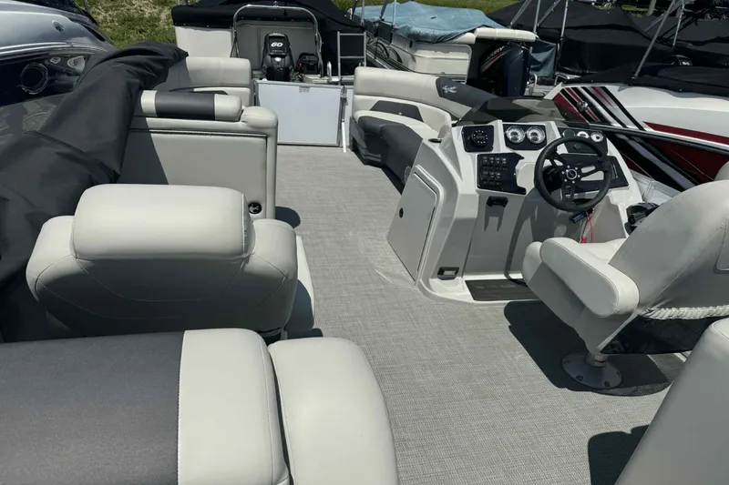 Slide: The Image of Sun Chaser GENEVA 24LRDH 2023 - 19