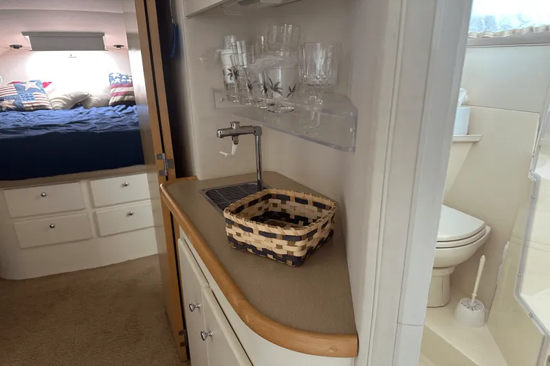 Slide: The Image of Carver Yachts SANTEGO 380 1998 - 14