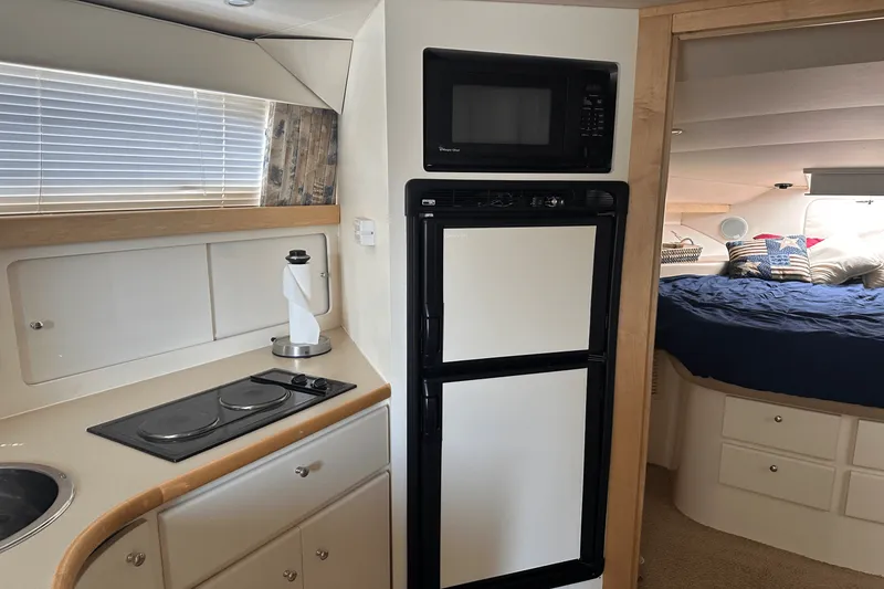 Slide: The Image of Carver Yachts SANTEGO 380 1998 - 17