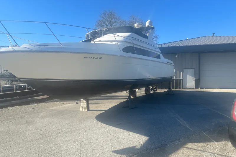 Slide: The Image of Carver Yachts SANTEGO 380 1998 - 2