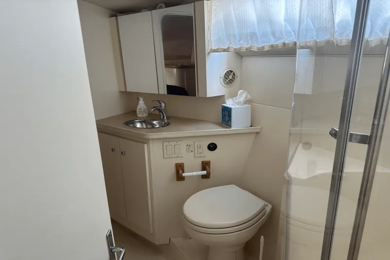 Slide: The Image of Carver Yachts SANTEGO 380 1998 - 22