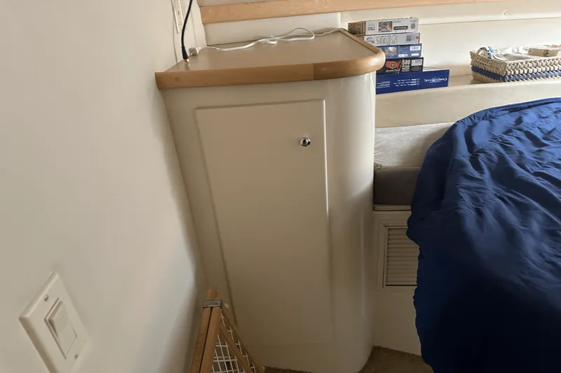 Slide: The Image of Carver Yachts SANTEGO 380 1998 - 23