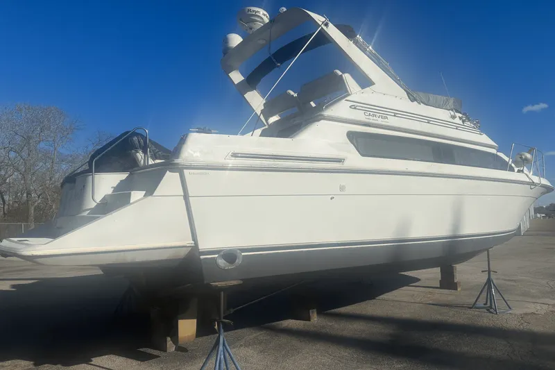 Slide: The Image of Carver Yachts SANTEGO 380 1998 - 3