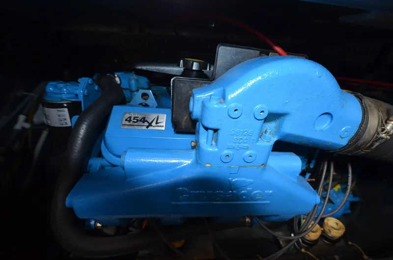 Slide: The Image of 1995 Carver 370 Voyager engine, Crusader 454XL, close-up view. - 22