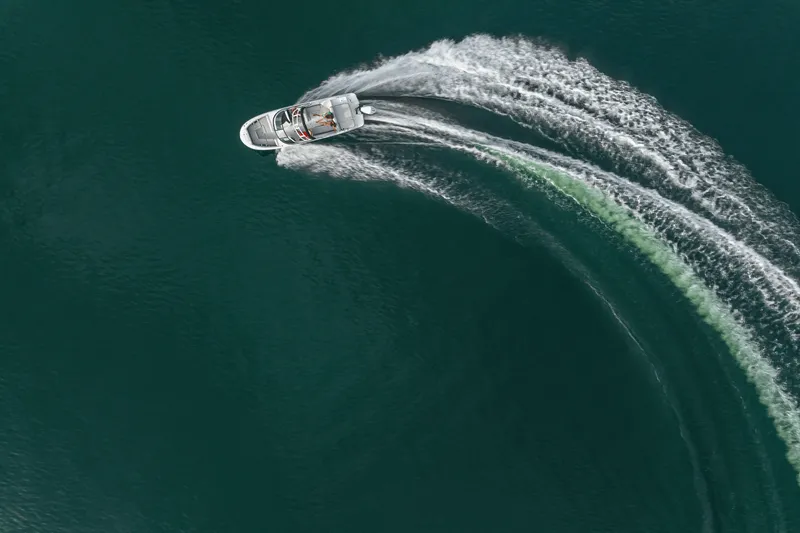 Slide: The Image of Sea Ray SDX 250 Outboard 2025 - 45