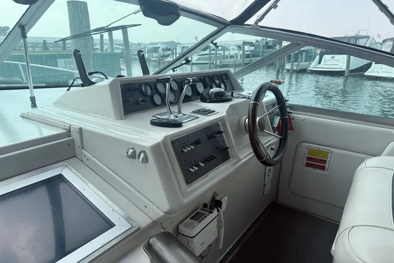 Slide: The Image of Sea Ray 340 SUNDANCER 1986 - 16