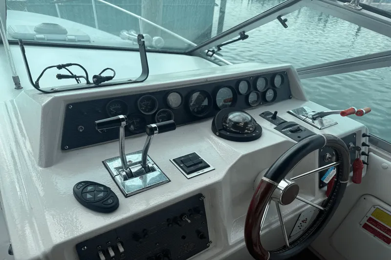 Slide: The Image of Sea Ray 340 SUNDANCER 1986 - 18