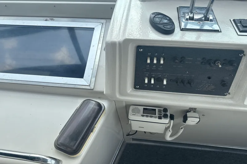 Slide: The Image of Sea Ray 340 SUNDANCER 1986 - 19