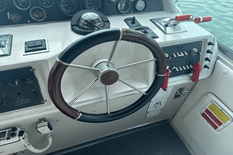 Slide: The Image of Sea Ray 340 SUNDANCER 1986 - 20