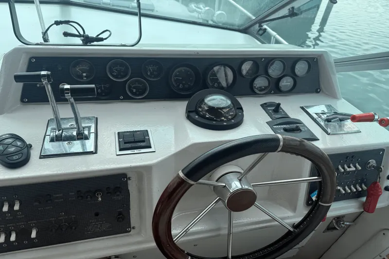 Slide: The Image of Sea Ray 340 SUNDANCER 1986 - 21