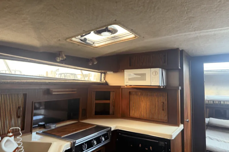 Slide: The Image of Sea Ray 340 SUNDANCER 1986 - 37