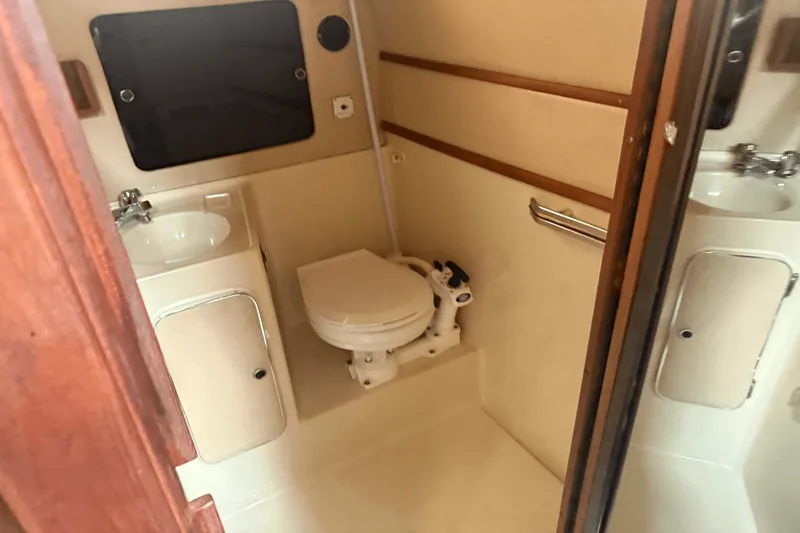 Slide: The Image of Sea Ray 340 SUNDANCER 1986 - 41