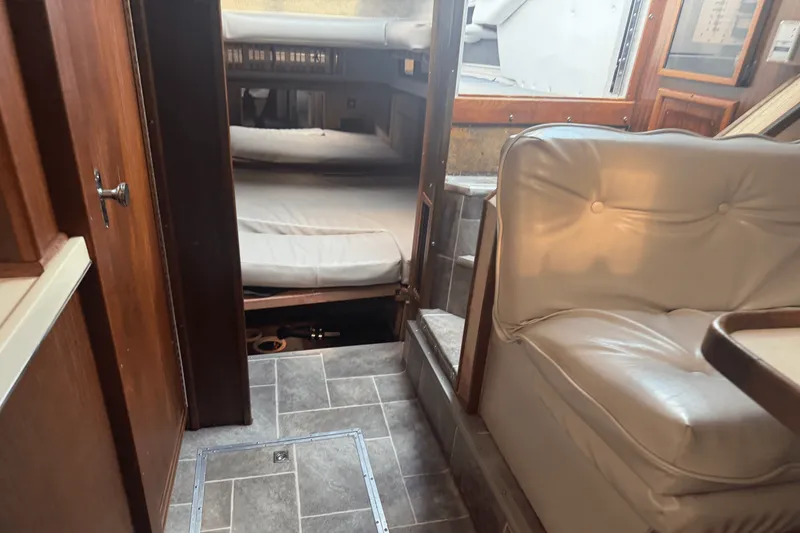 Slide: The Image of Sea Ray 340 SUNDANCER 1986 - 42