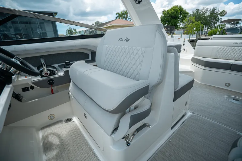Slide: The Image of Sea Ray SLX 310 Outboard 2026 - 11