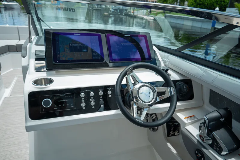 Slide: The Image of Sea Ray SLX 310 Outboard 2026 - 15