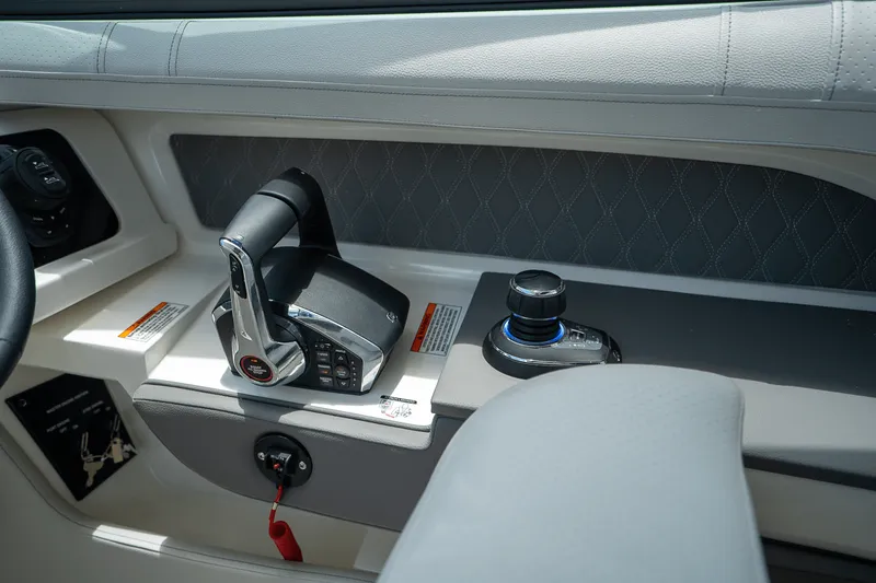 Slide: The Image of Sea Ray SLX 310 Outboard 2026 - 16