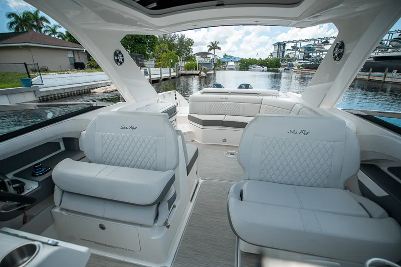 Slide: The Image of Sea Ray SLX 310 Outboard 2026 - 19