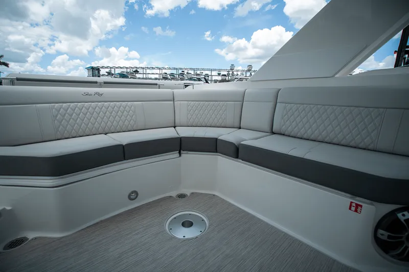 Slide: The Image of Sea Ray SLX 310 Outboard 2026 - 7