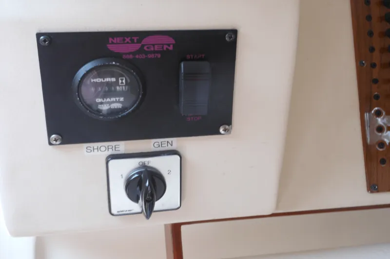 Slide: The Image of Mainship PILOT 30 2001 - 32