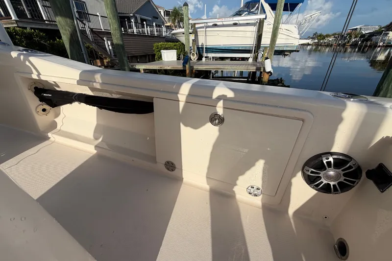 Slide: The Image of Grady-White 251 Coastal Explorer 2023 - 28