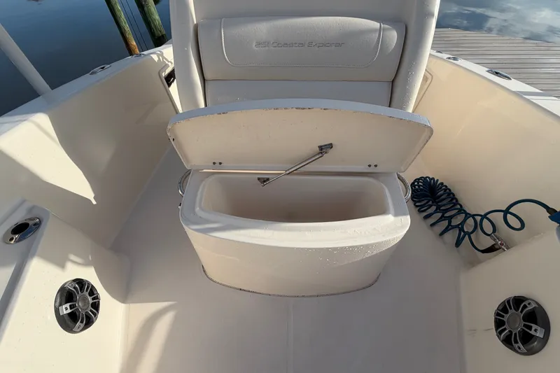 Slide: The Image of Grady-White 251 Coastal Explorer 2023 - 67