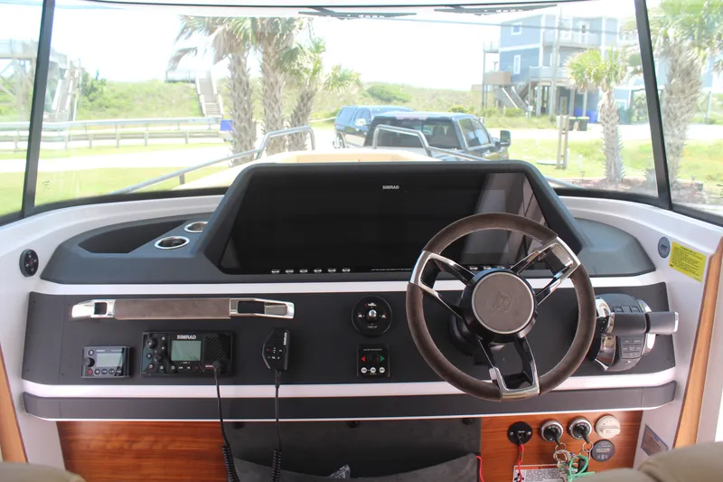 Slide: The Image of Axopar 28 CABIN 2021 - 10