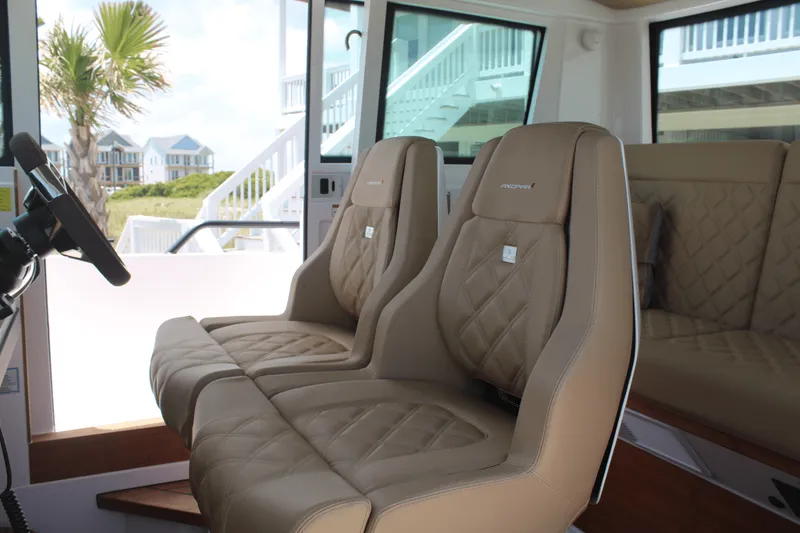 Slide: The Image of Axopar 28 CABIN 2021 - 14