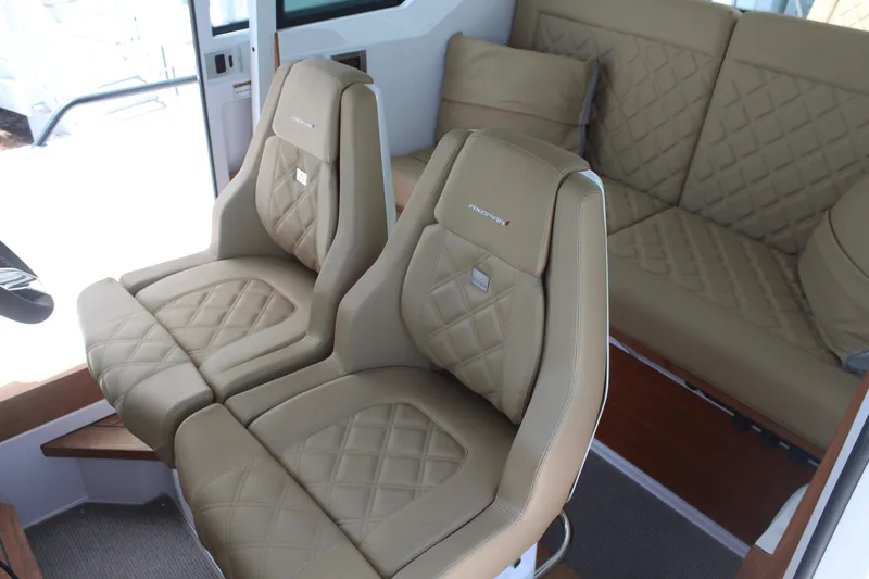 Slide: The Image of Axopar 28 CABIN 2021 - 15