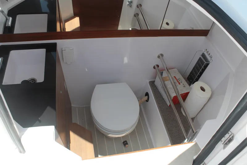 Slide: The Image of Axopar 28 CABIN 2021 - 21