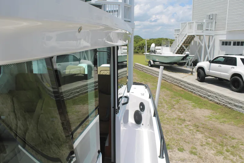 Slide: The Image of Axopar 28 CABIN 2021 - 22