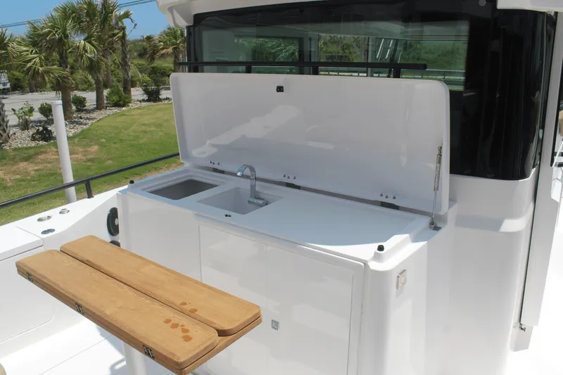 Slide: The Image of Axopar 28 CABIN 2021 - 25