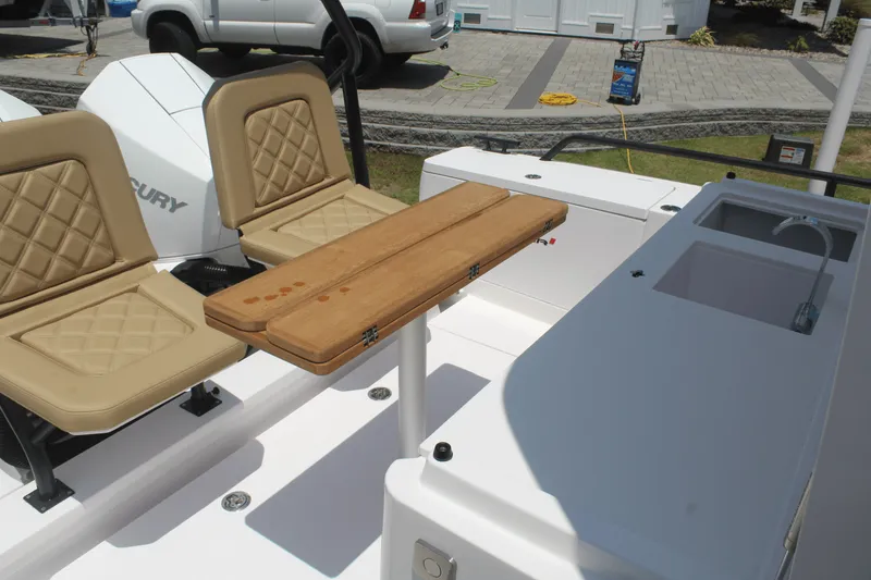 Slide: The Image of Axopar 28 CABIN 2021 - 26