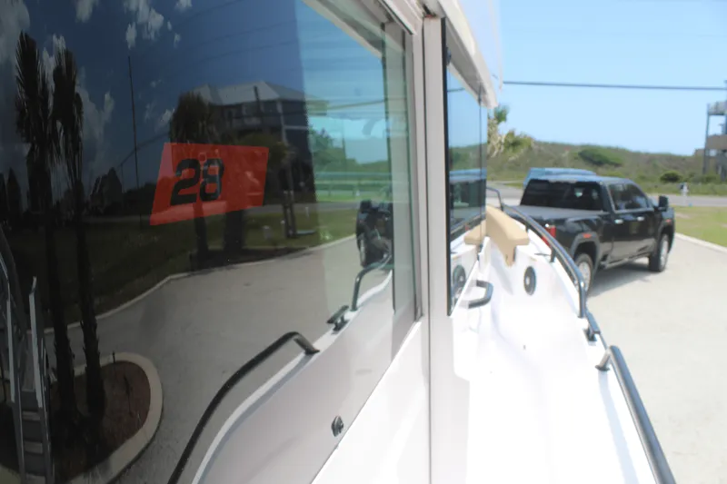 Slide: The Image of Axopar 28 CABIN 2021 - 30