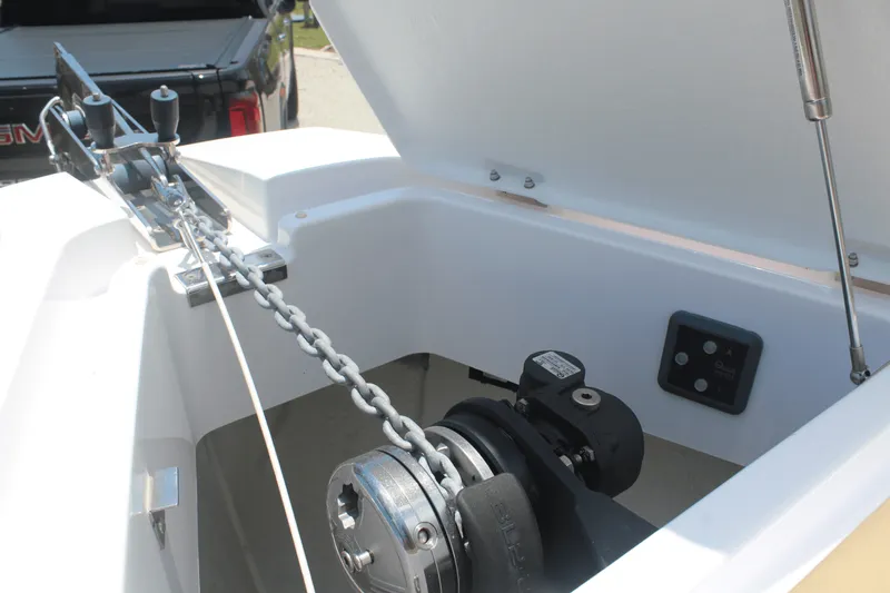 Slide: The Image of Axopar 28 CABIN 2021 - 31